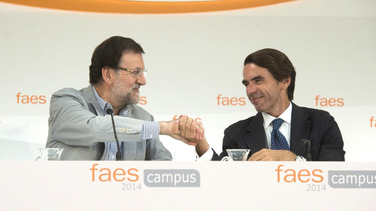 Rajoy y Aznar en un acto de la fundación en 2014.