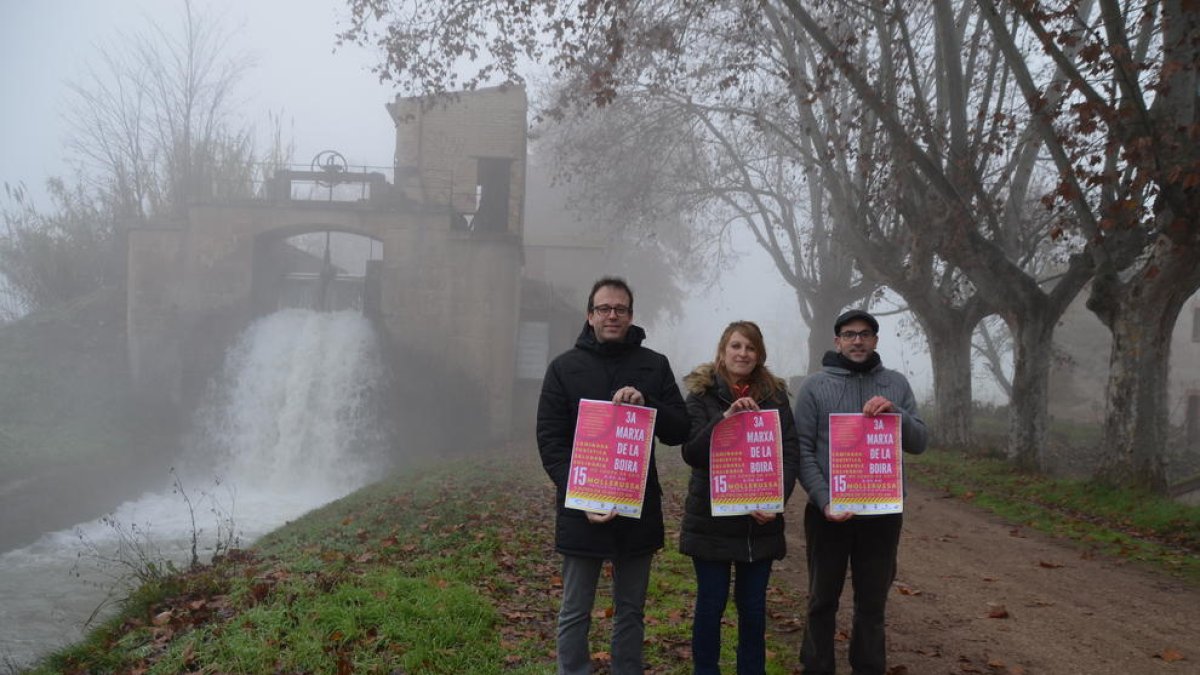 Marc Solsona, Irene Barón y Roger Tutusaus presentaron la Marxa en el Salt del Duran bajo la niebla.