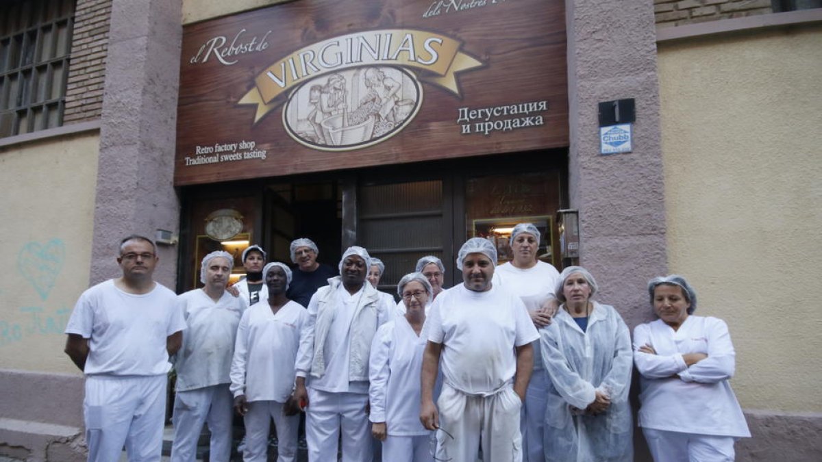 Els treballadors de Virginias, a la fàbrica de Pardinyes.