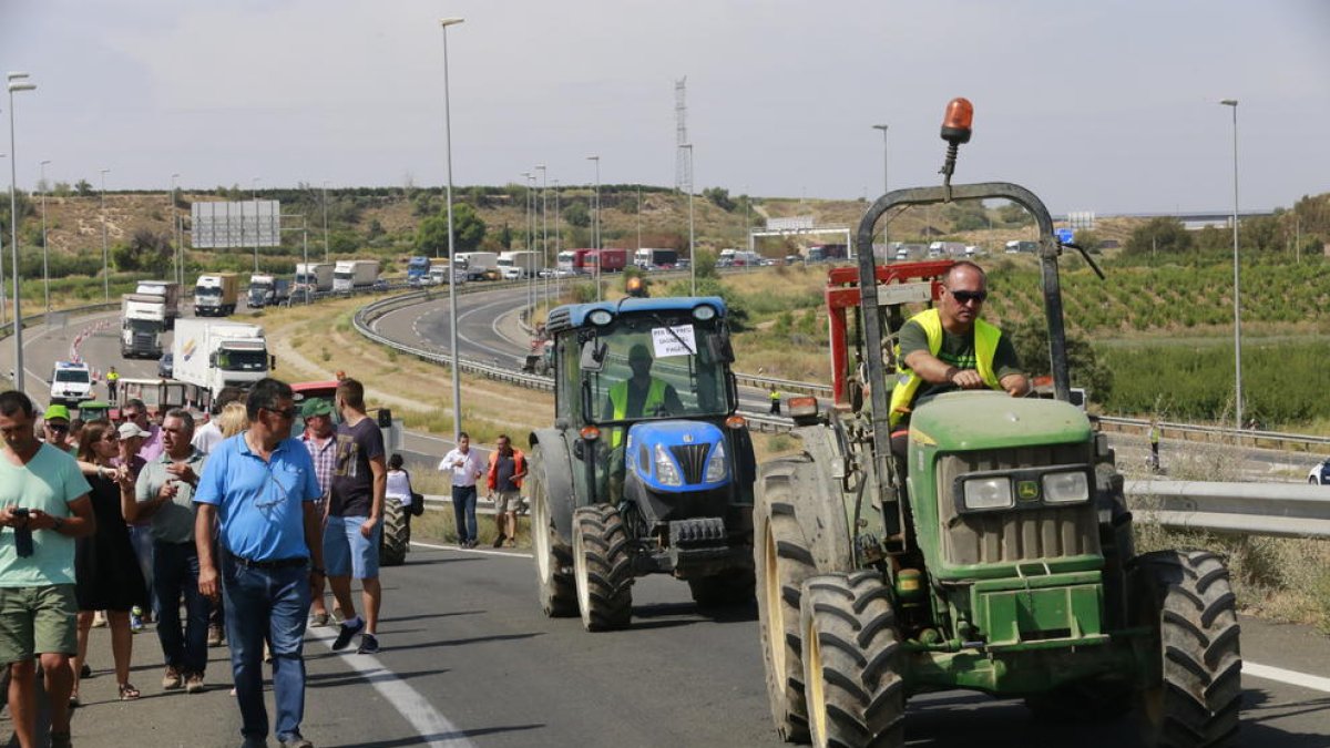 Una imagen de la última protesta del sector el pasado día 25 en Soses, a la altura de la autovía.