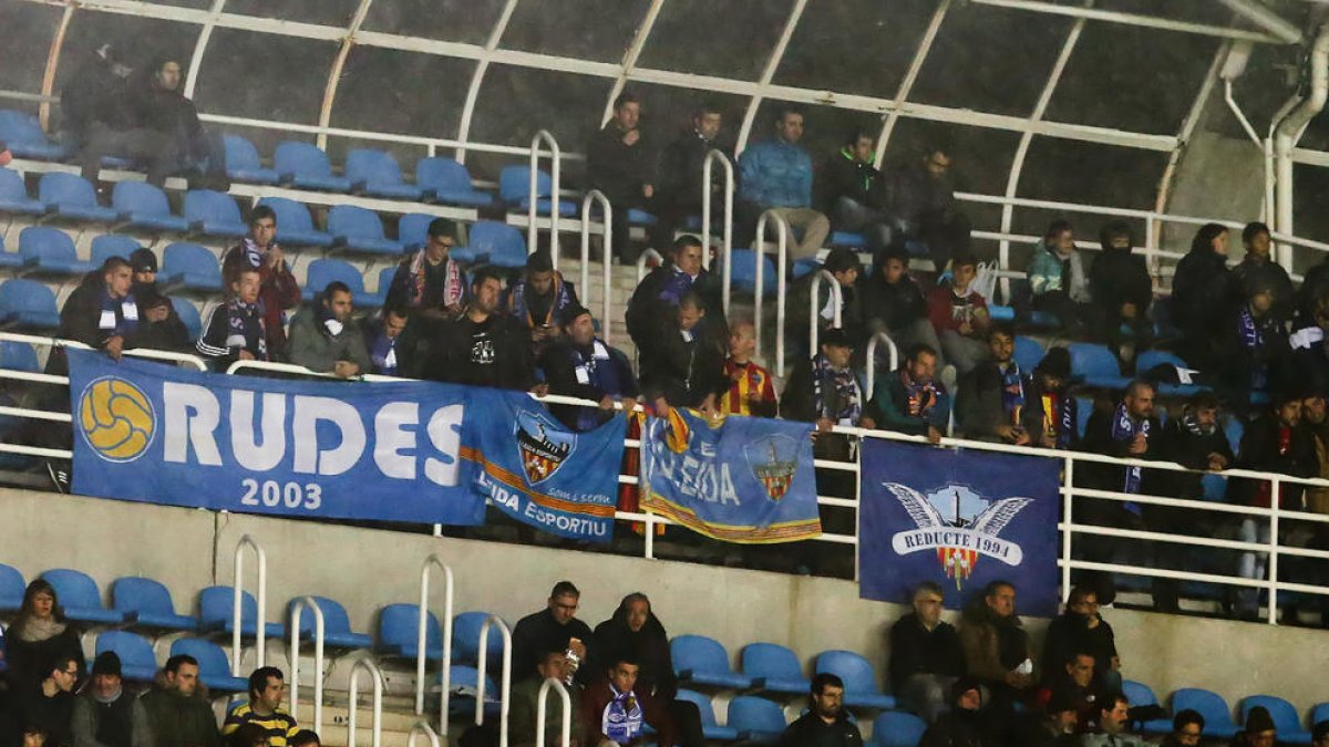 Aspecto de la grada de Anoeta en la que se situaron los aficionados del Lleida que viajaron hasta San Sebastián.