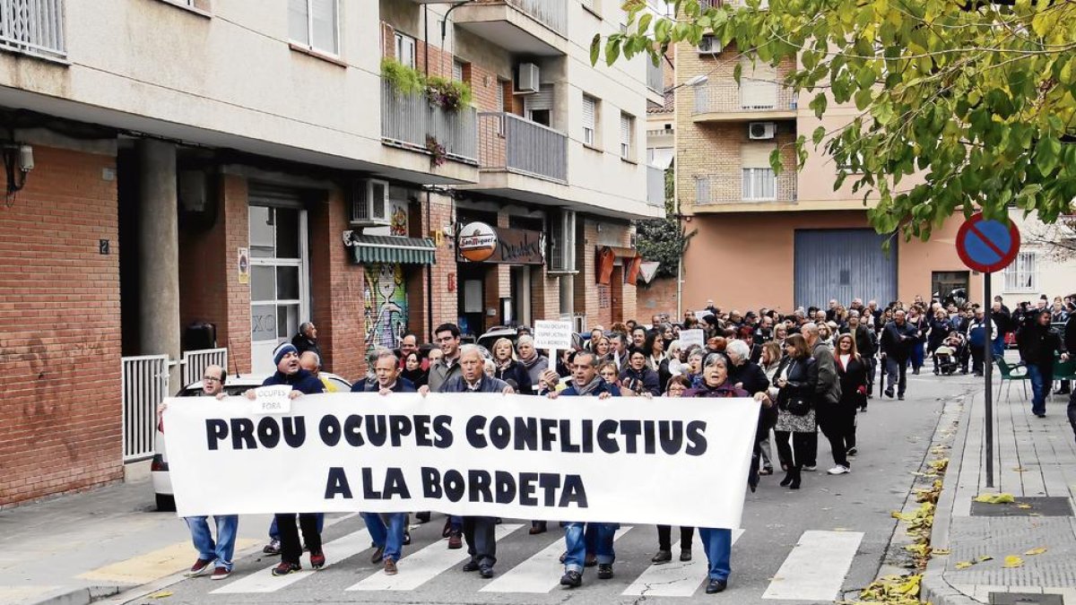 Los vecinos se manifestaron el 27 de noviembre contra los okupas.
