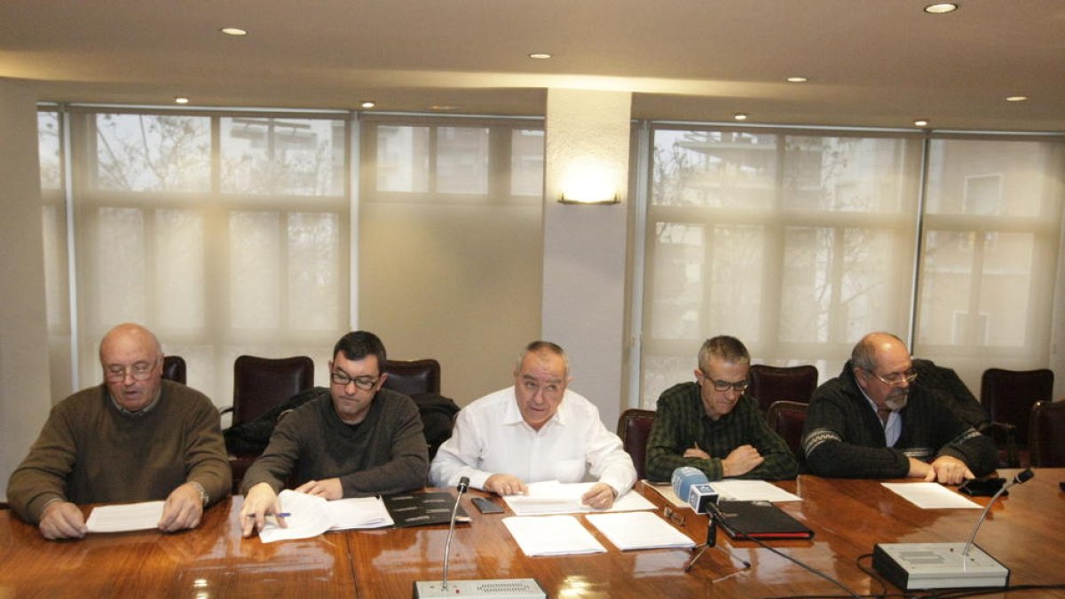 Un moment de la roda de premsa de les cooperatives crítiques.