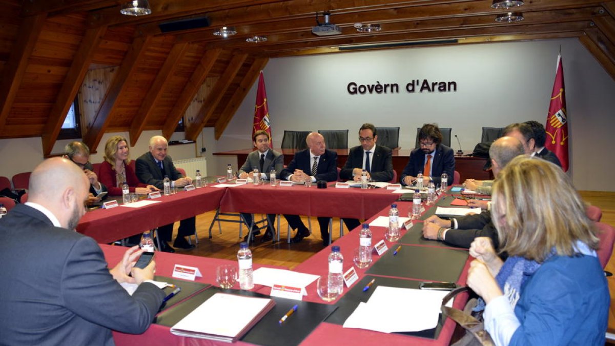 El conseller va firmar a la Val d’Aran el conveni i va anunciar el pla de camins del Pirineu.