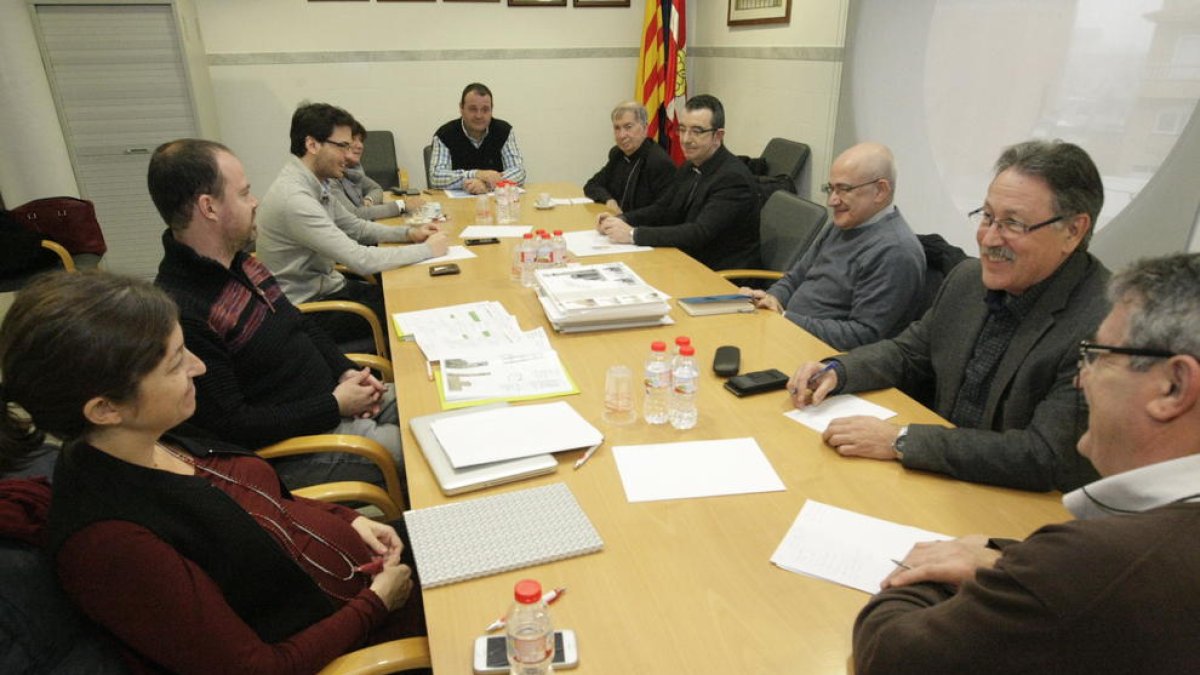 Reunió ahir a Rosselló per decidir quin projecte era l’elegit per a la restauració del temple.