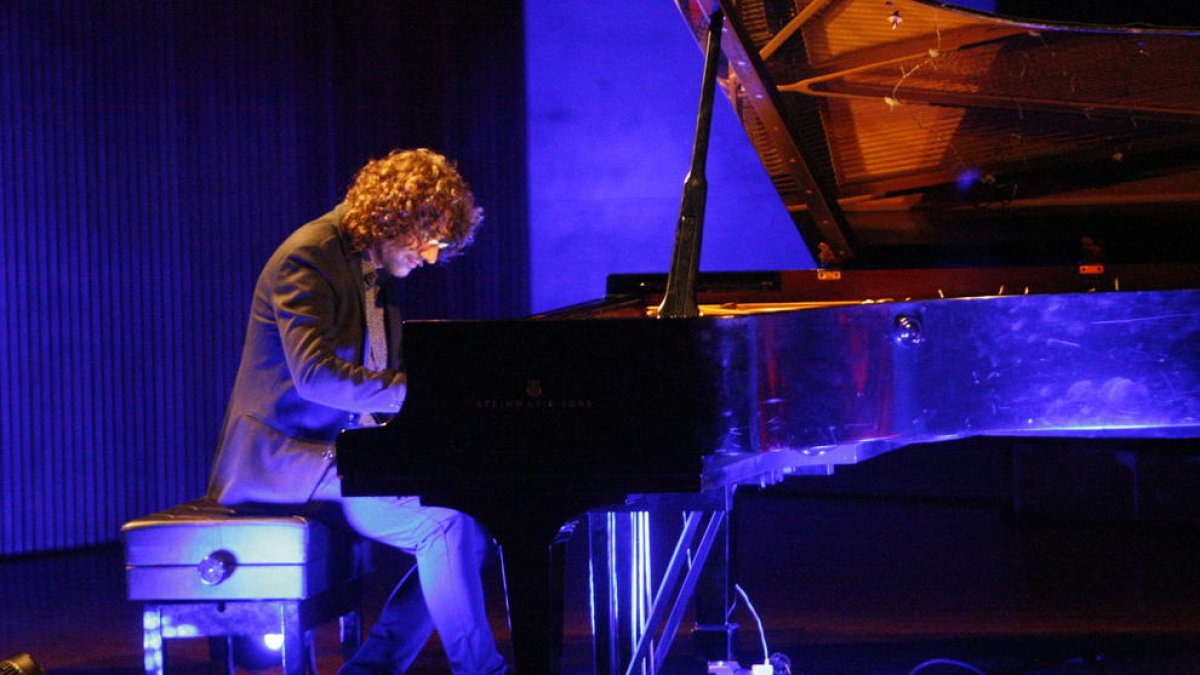 El pianista leridano Antoni Tolmos presentó ayer en el Auditori Enric Granados su nuevo disco.