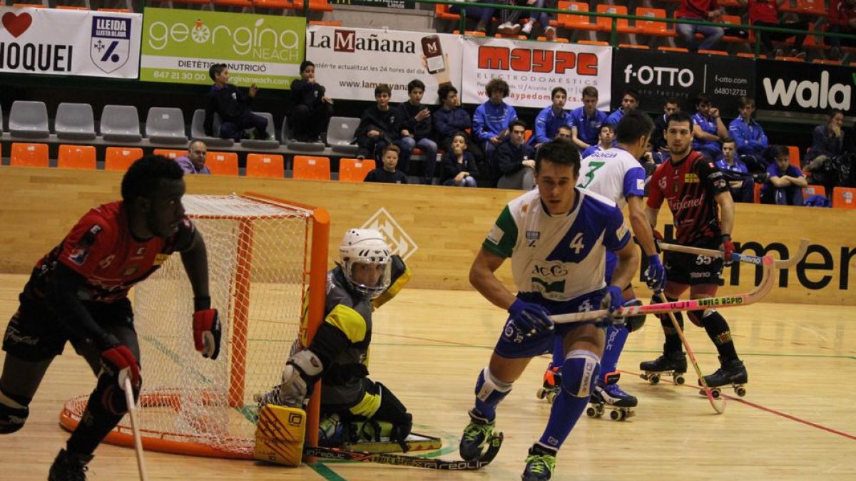 Joan Cañellas, en una jugada del partido ante el Noia.