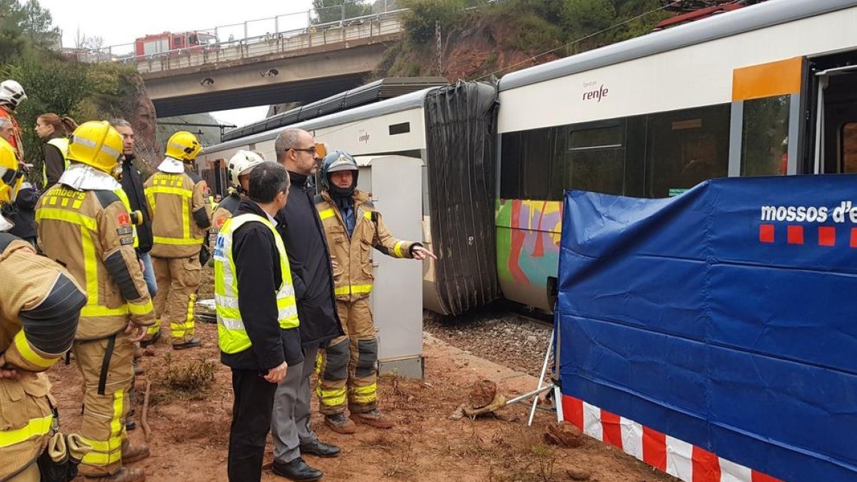 IMATGES. Descarrilament d'un tren de Rodalies a Vacarisses