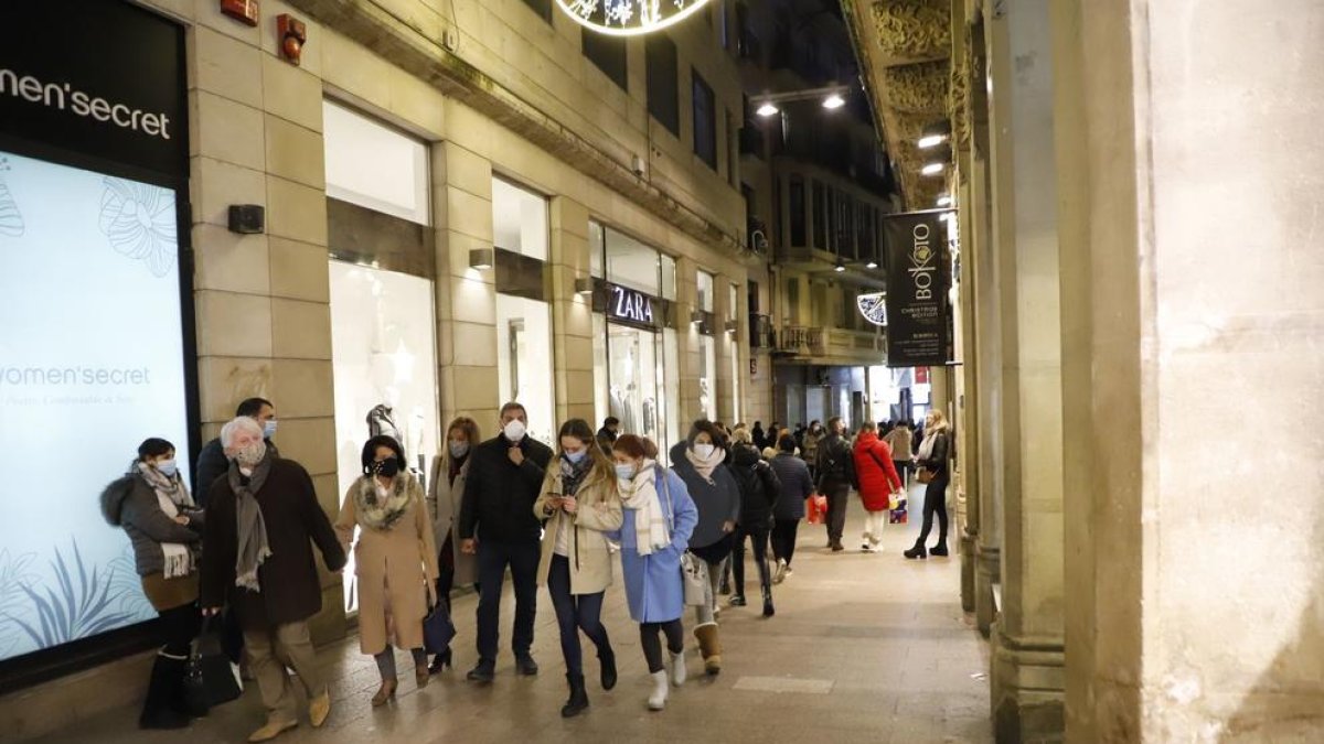 Cues a les botigues de l'Eix Comercial de Lleida