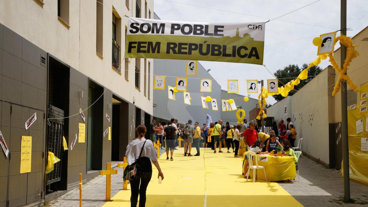 Borges inaugura la plaça 1 d'Octubre