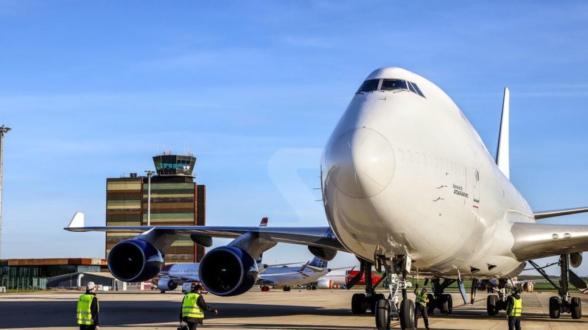 Llegada de un Boeing 747 al aeropuerto de Lleida-Alguaire