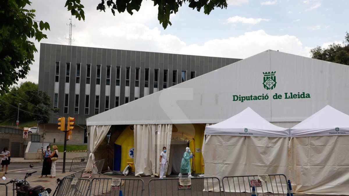 Carpa al CUAP Prat de la Riba