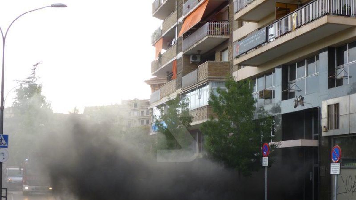 Incendi en un pàrquing de l'avinguda del Segre de Lleida