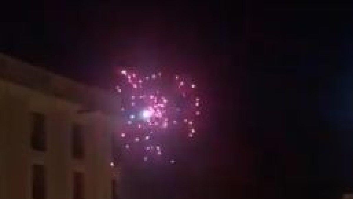 Un detingut per llençar pirotècnia contra l'helicòpter dels Mossos  a Barcelona
