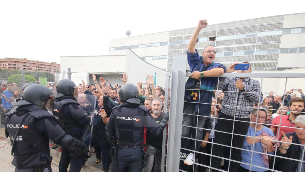 Càrregues policials a l'EOI de Lleida