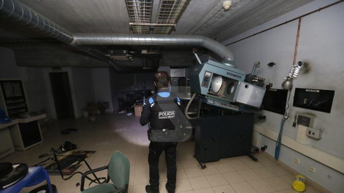 Saqueos y destrozos en los cines Lauren