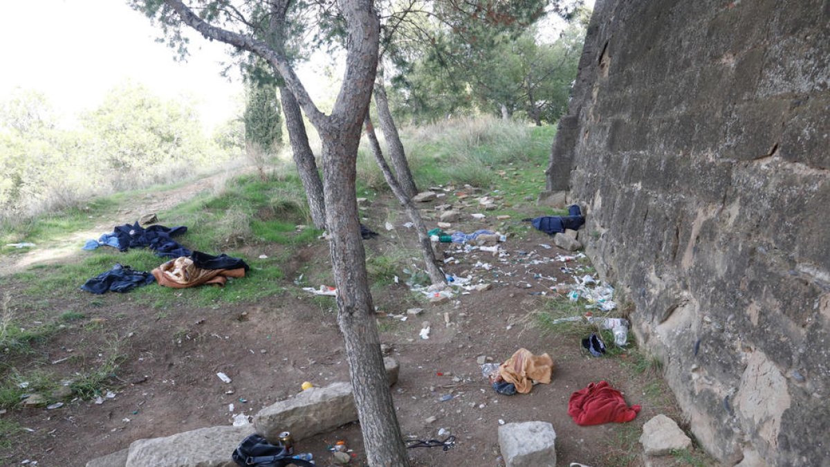 Desenes de xeringues tirades a la Seu Vella