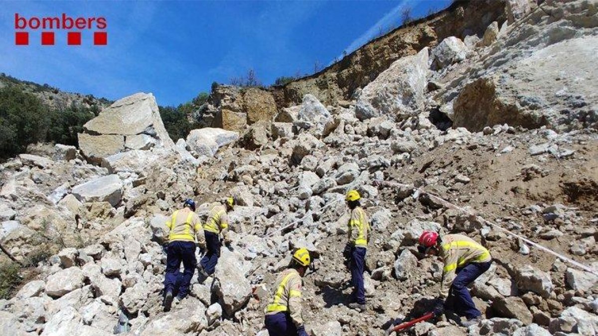 Troben els cossos del matrimoni atrapat per l'esllavissada de Castell de Mur