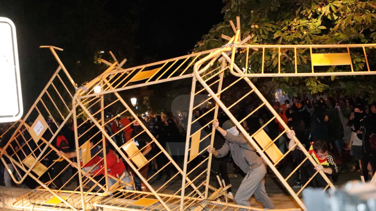 Batalla campal a Lleida en protesta per la sentència