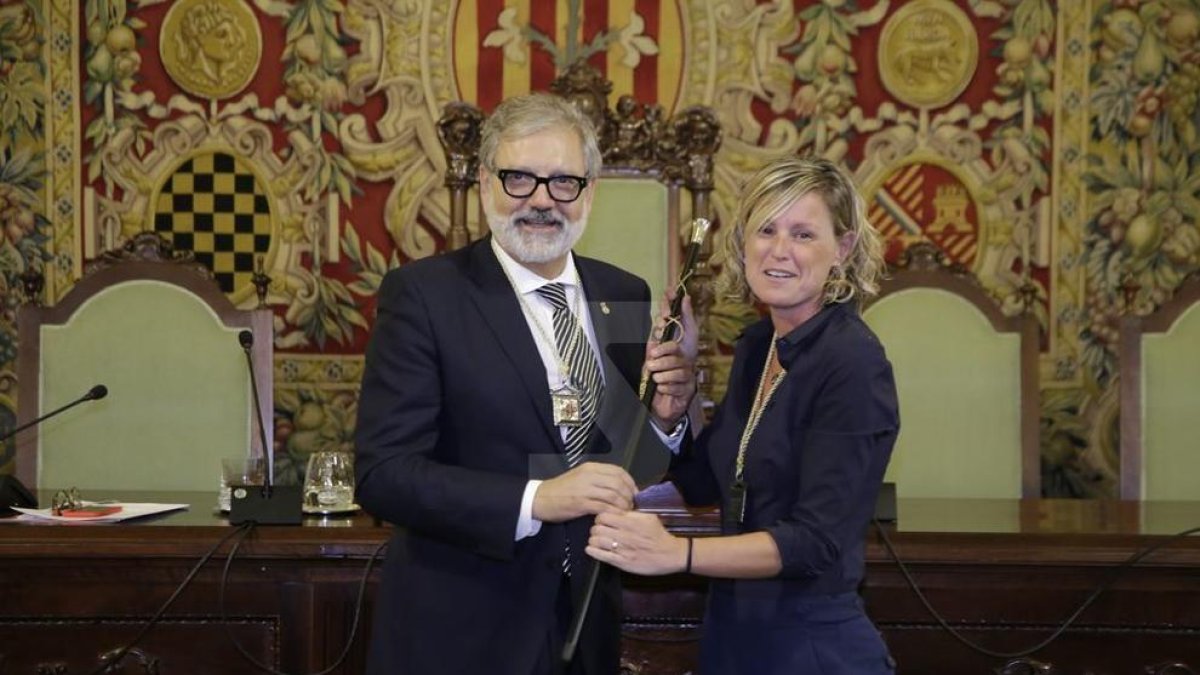 Imágenes del pleno de investidura de Fèlix Larrosa