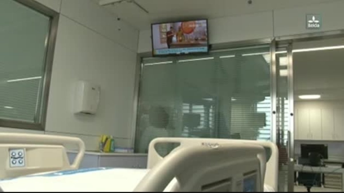 La nova UCI de l'hospital Arnau permet que els familiars visitin els pacients tot el dia