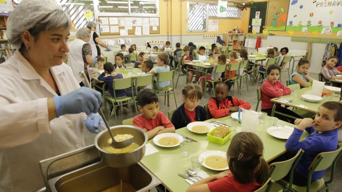 El menjador escolar del col·legi Joan Maragall, a la Bordeta.