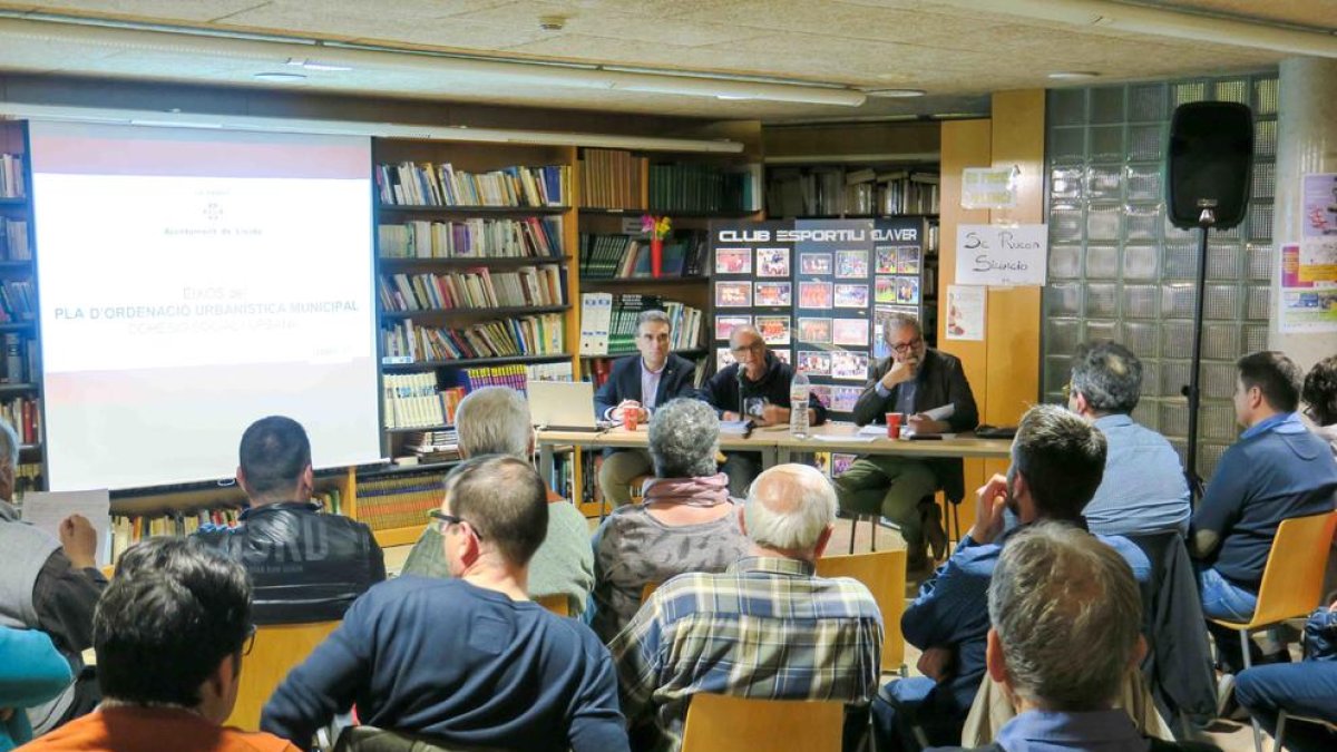 Una de las presentaciones del nuevo POUM que la Paeria lleva organizando desde hace semanas.