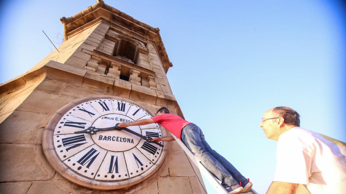 Imagen del año pasado del campanario de Ivars d’Urgell, cuyo reloj llevaba 20 años sin funcionar.