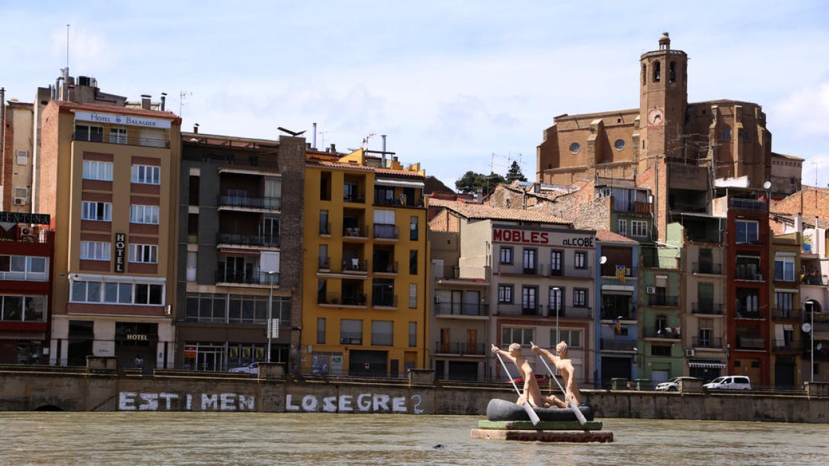 El riu Segre a Balaguer, on va assolir una punta màxima de 380 metres cúbics per segon.