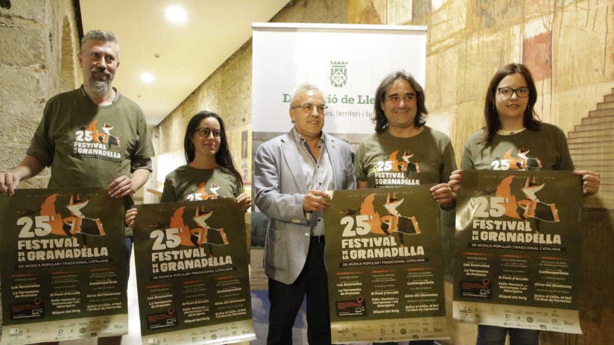 Organizadores y autoridades, ayer en la Diputación tras presentar el Festival de La Granadella.