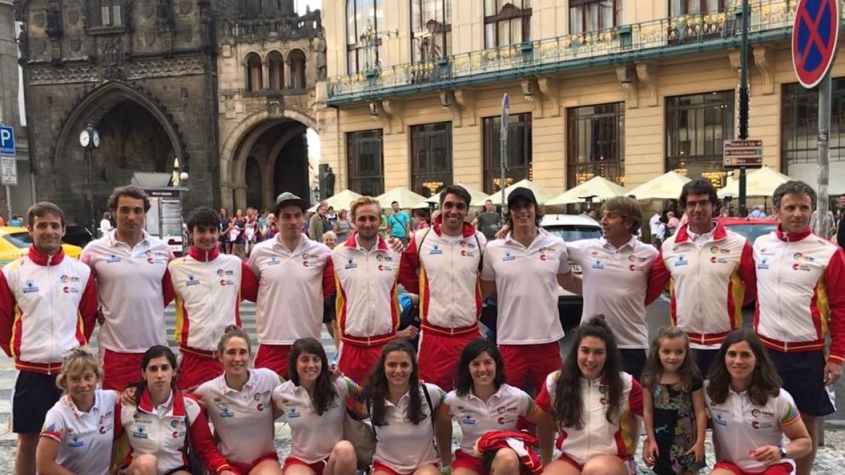 L’equip estatal d’eslàlom durant la cerimònia d’inauguració del Campionat d’Europa.
