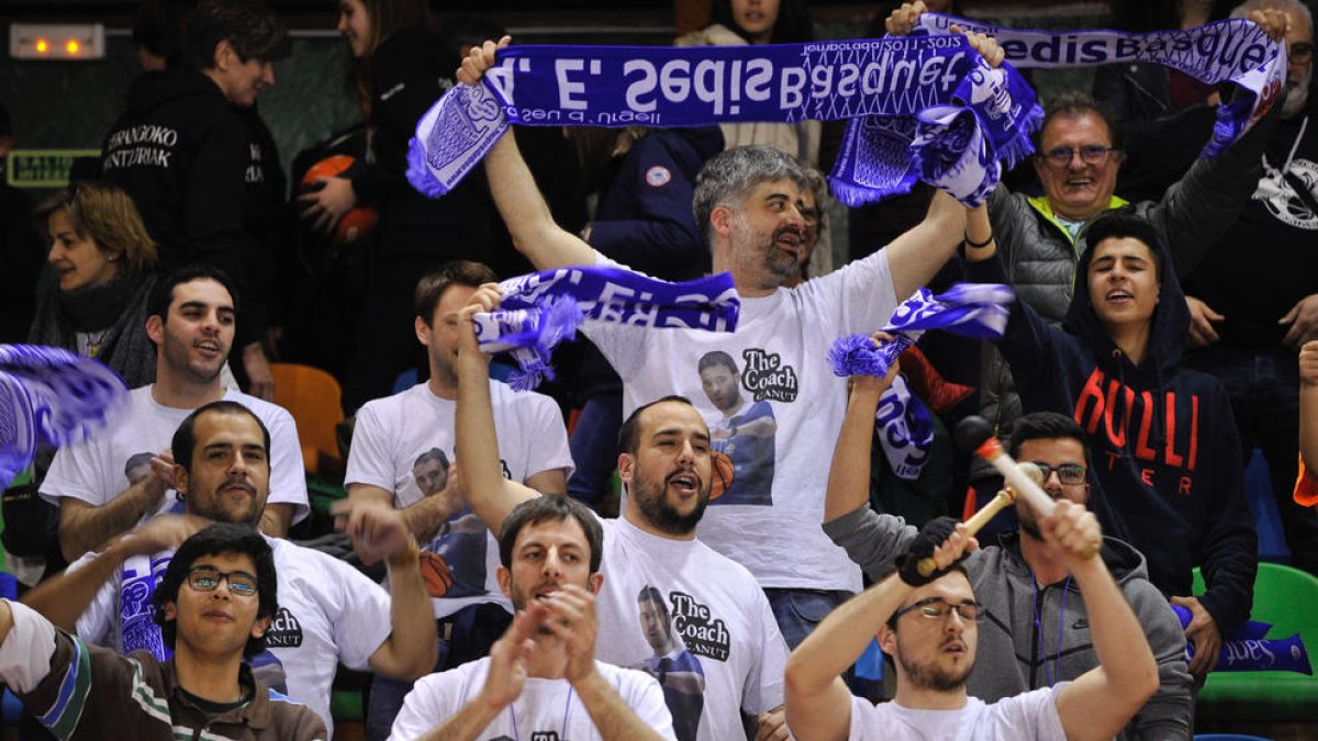 El equipo estuvo arropado por una cincuentena de seguidores.