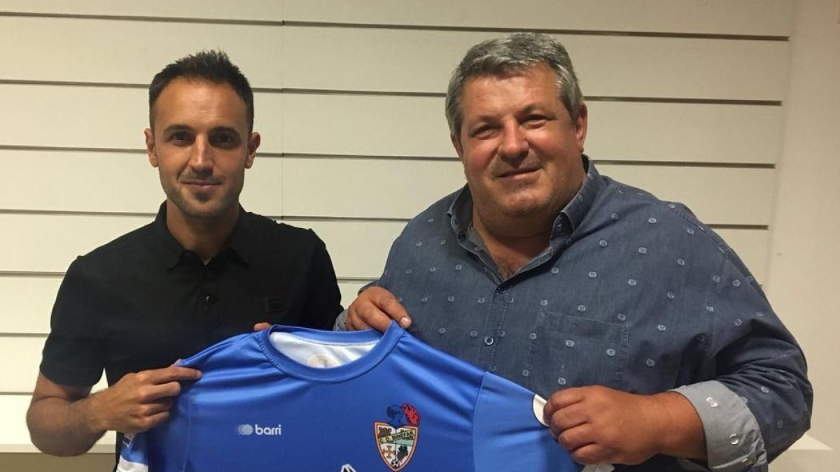 David Giménez, juntament amb el president del Binèfar, José Luis Arcas.