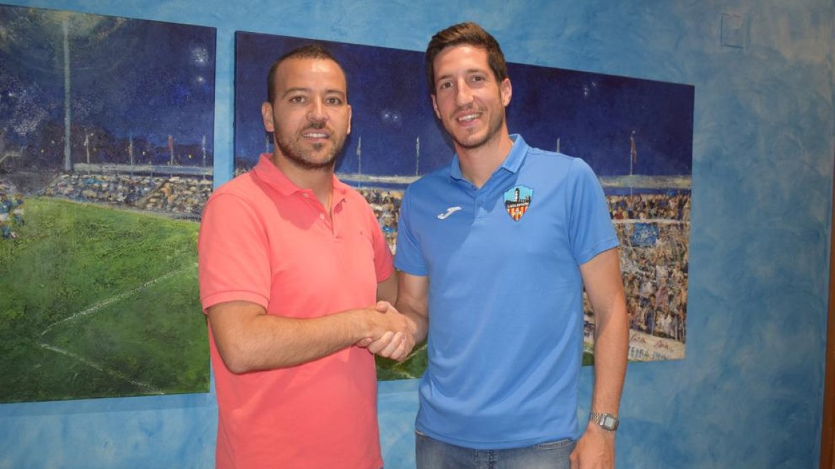 Jordi Esteve, director esportiu del Lleida, al costat de Miki Massana, que s’incorpora al cos tècnic.