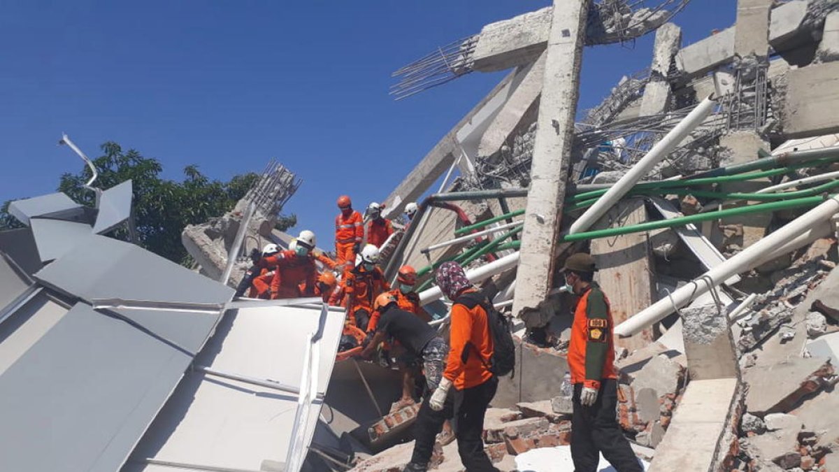 Els serveis d’emergència van admetre que la zona afectada era més gran del que es creia inicialment.