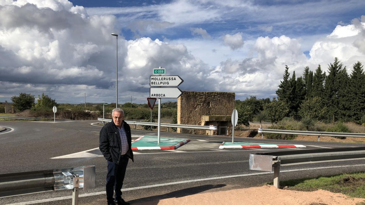El acceso peatonal al cementerio de la capital de Les Garrigues.