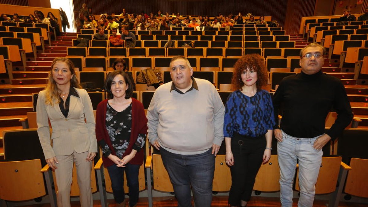 Eva Leal, Rebeca Ríos, Rafa Gimena, Vanessa Pi i Josep Ramon Ribé, ponents d’ahir a la UdL.
