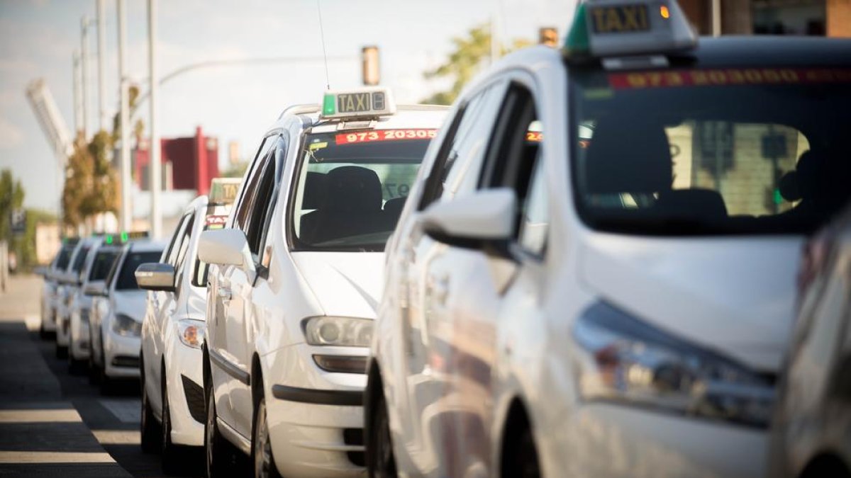 Taxis en la ciudad de Lleida.