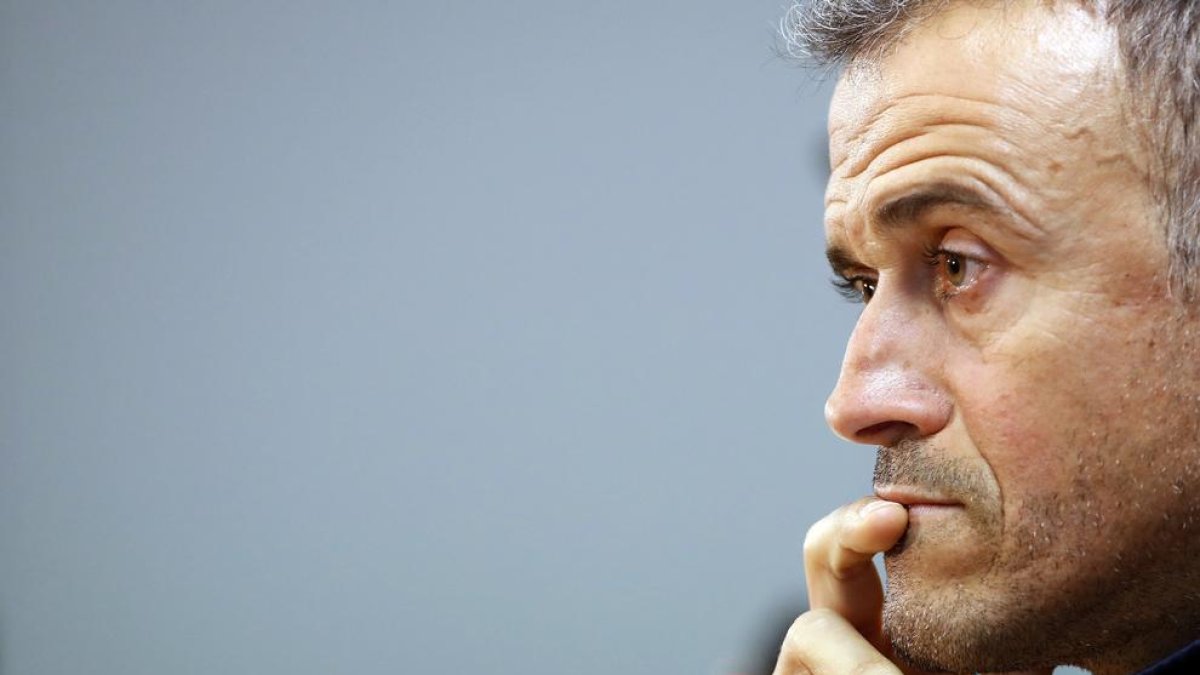Luis Enrique, serio ayer durante la rueda de prensa.