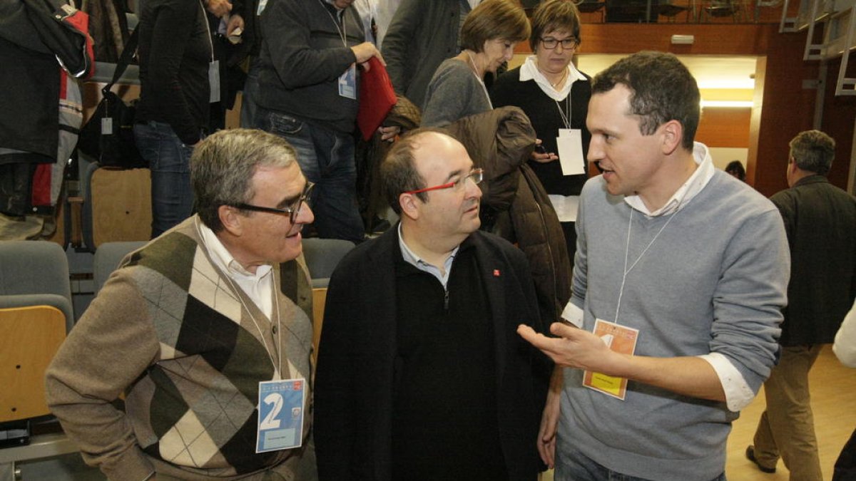 Ros, Iceta y Ordeig charlan tras la celebración del congreso de los socialistas en Lleida.