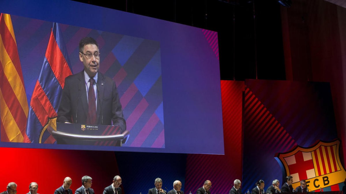 Josep Maria Bartomeu, durante su intervención en la asamblea extraordinaria de socios.