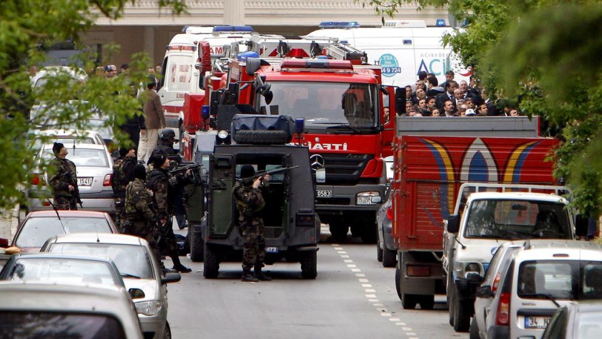 VÍDEO: Disparen l'ambaixador rus a Turquia durant una visita a una exposició