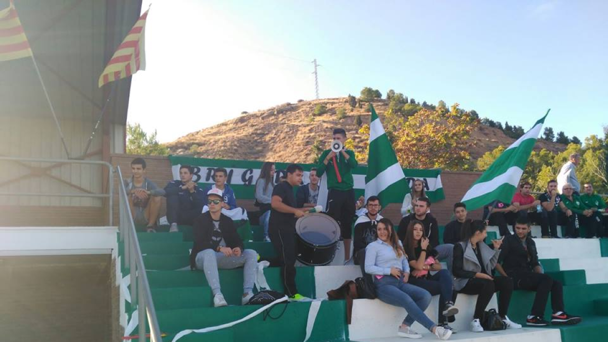 Miembros de la Brigada Verda, el grupo de animación de la Grada Jove del Alguaire.