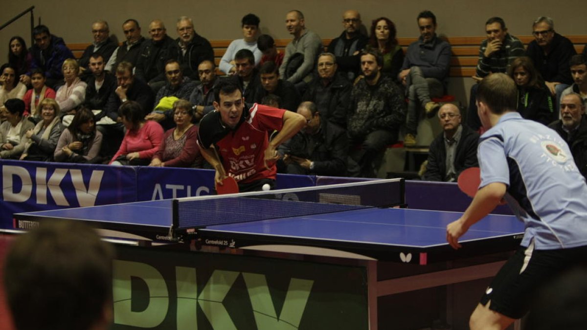 Marc Duran, que ganó los dos puntos que disputó, durante el partido ante Vitali Murzin.