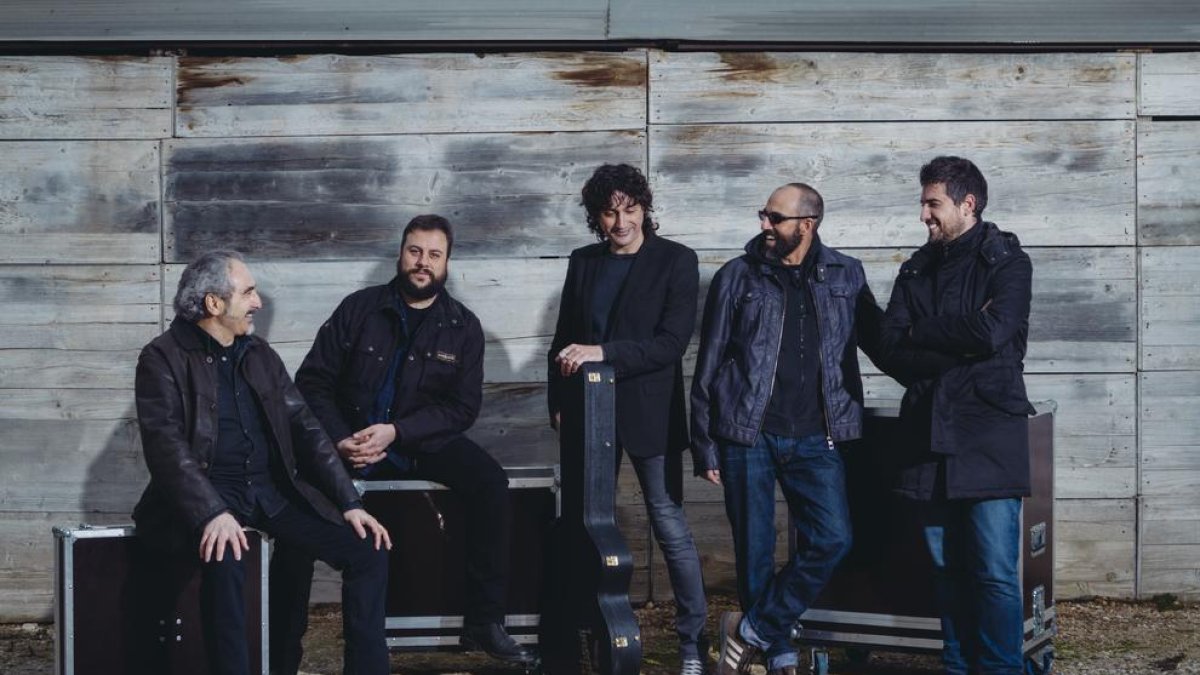 Imatge promocional d’Arlo, liderat per Xavi Roma (centre).