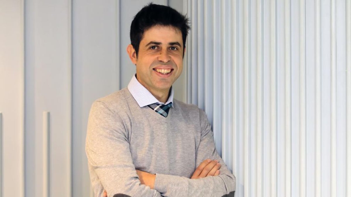 El entrenador leridano, Alberto Gallego, ayer en las instalaciones del Grup SEGRE.