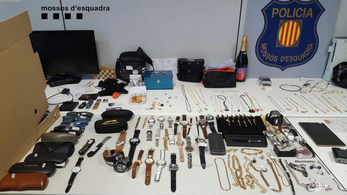 Material recuperado por la policía.