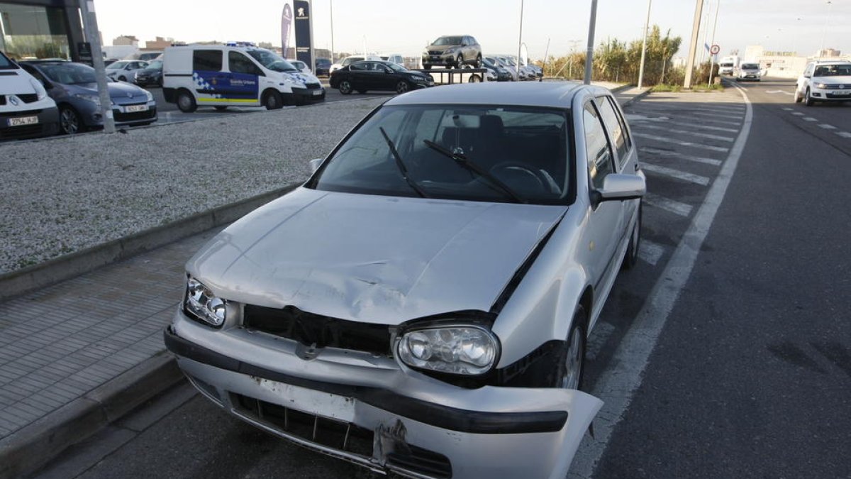 Accidente con tres vehículos implicados en el LL-11 en Lérida ciudad