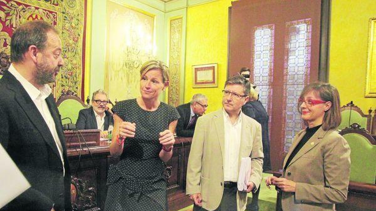 Aval als comptes de l'EMU amb el 'sí' de PP i Ciutadans