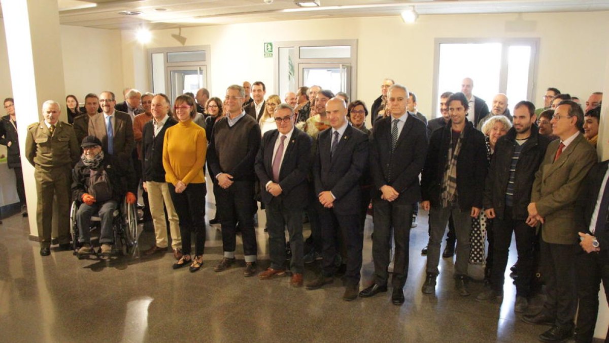 Foto de grup de la celebració de la torronada de Nadal.
